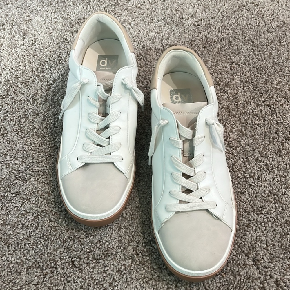 NWOT Cream/Nude with Gold accent DV Dolce Vita HARRYSON sneakers, Size 10